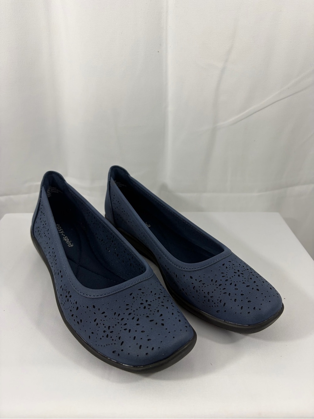 NWT Easy Spirit Women’s Size 6.5 Navy Blue Ballet Flats
